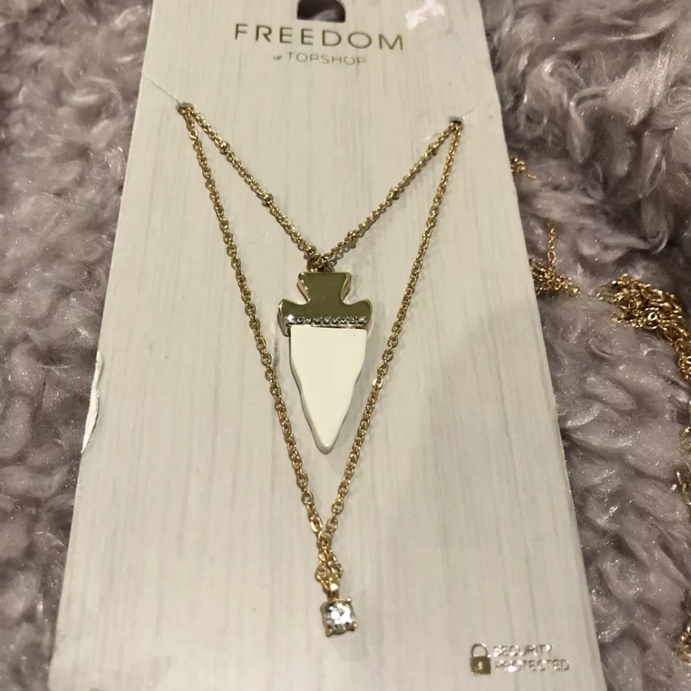 TOPSHOP two danty necklaces.